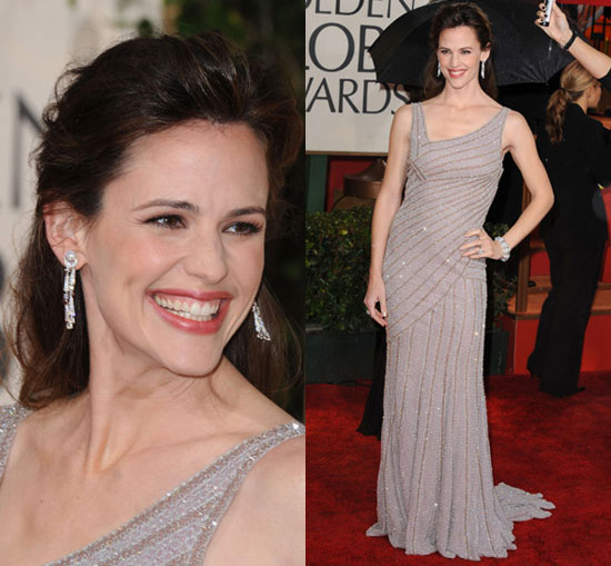 Jennifer Garner comes to us tonight in a gray Versace gown with asymmetrical