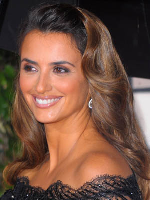 penelope cruz hair. So how did Penélope Cruz wind up looking so perfectly coiffed?