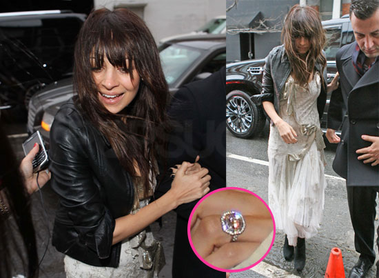 To see more photos of Nicole's sparkly new engagement ring, just read more.