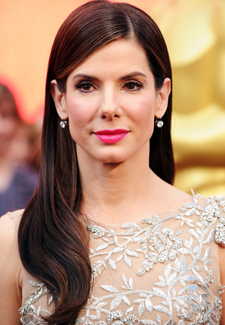 http://media.onsugar.com/files/2010/03/09/0/192/1922283/12c238d8179f1f0d_sandra-bullock.jpg