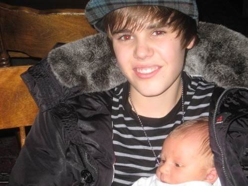 http://media.onsugar.com/files/2010/03/13/2/495/4950662/8b/Justin-and-Jaxon-so-cute-justin-bieber-9265157-500-375.jpg