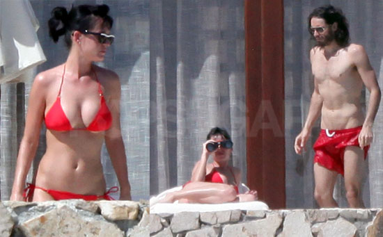 Photos Katy Perry Puts on Her Bikini to Break From Wedding Planning With