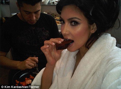 Kim Kardashian Eating Chocolate New Twitter Pic 