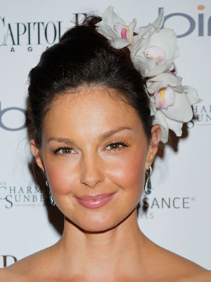Does Ashley Judd ever age She's hardly changed since she first made it big