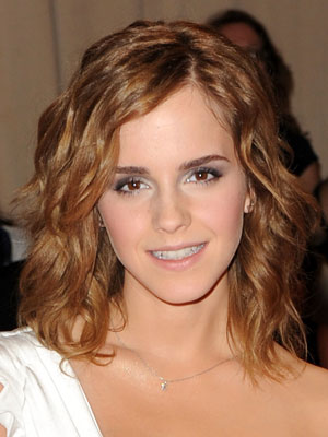 Making a departure from her normally straight hairstyle, Emma Watson amped 