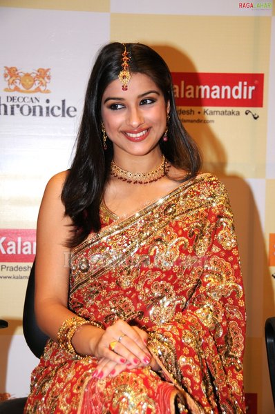 Gallery Boom Tamil Hot Masala Actress Madhurima Hot And