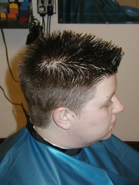 For a nice short hairstyle for men check the pictures bellow with light 