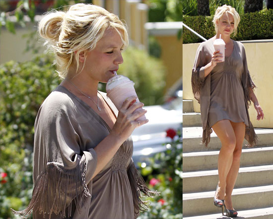 Britney Spears stopped for a frozen treat near her Calabasas home yesterday.
