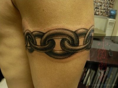 chain tattoo designs. A really cool chain tattoo.