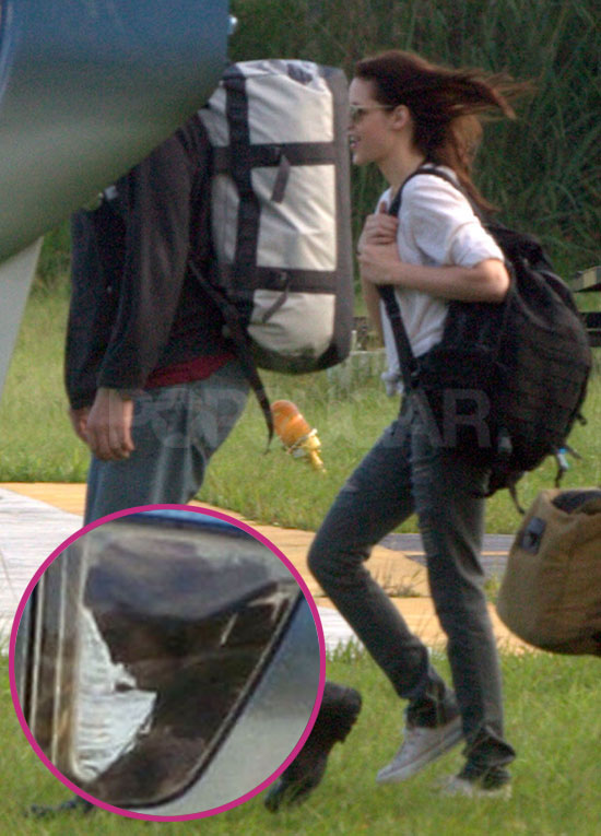 Kristen had Rob as her flying companion this time, after travelling from LA 