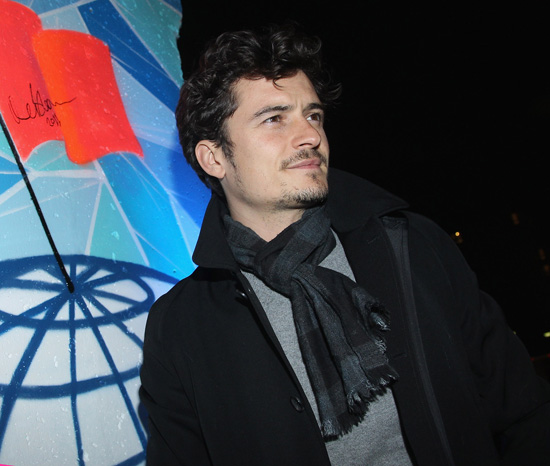 orlando bloom in suit. Orlando#39;s back in Germany