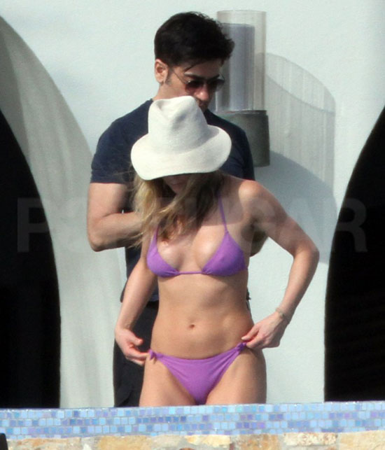 Pics Jennifer Aniston Stays Thankful For Her Bikini Body in Mexico With 