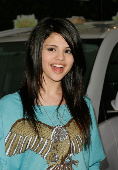 selena gomez with short hair and bangs. angs hairstyles which you