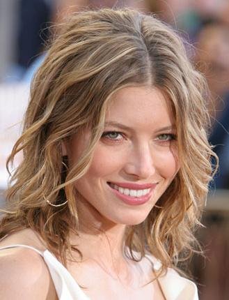 cute hairstyles with wavy hair. 2010 Cute Medium Hairstyles for Wavy Hair