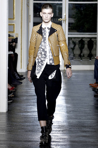 Balenciaga Spring 2011 Ready-to-Wear