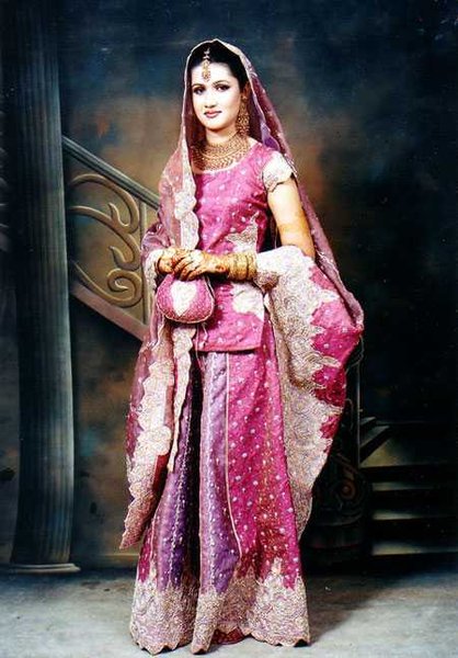 classic indian wedding dress 01 Traditional Indian Wedding Dresses for Women