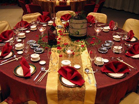 red gold table Wedding Table Decorations Romantic Wedding Table Decorations