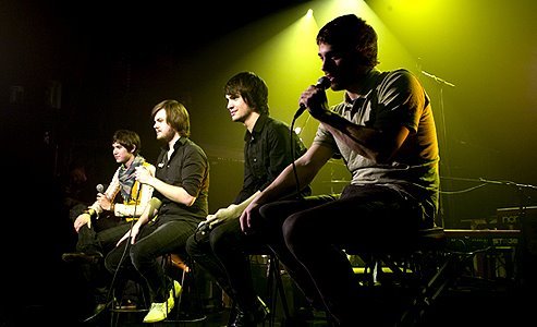 Its current members include Brendon Urie (vocals, guitar, keyboards), Its current members include Brendon Urie (vocals, guitar, keyboards),