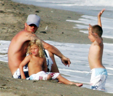 David Beckham Children on David Beckham And Kids At Beach 0 Jpg