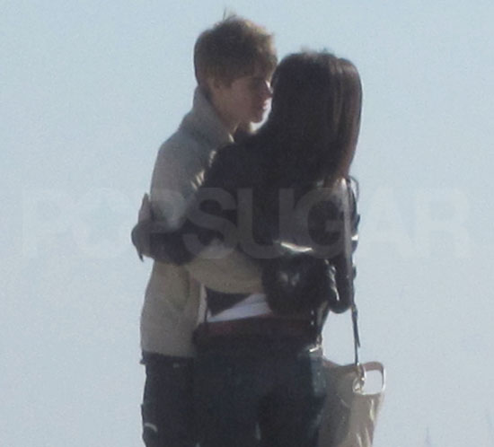 justin bieber and selena gomez in hawaii making out. Pics: Justin Bieber and Selena