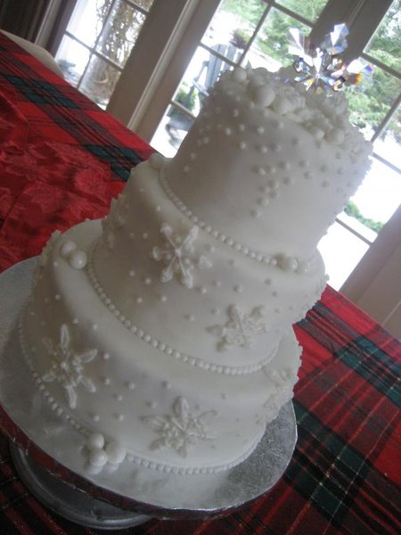 here's a couple of pics of snowflake cakes
