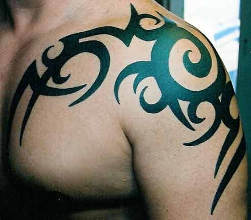 tribal shoulder tattoo