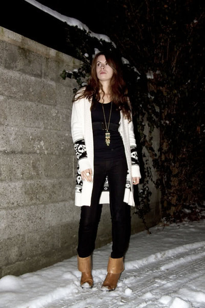 Image and video hosting by TinyPic