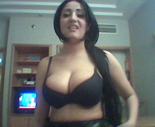 desi hot bhabhi sexy cleavage show
