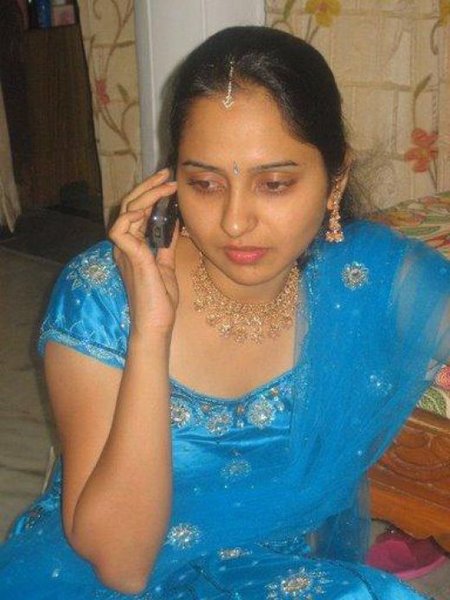 desi hot bhabhi sexy cleavage show