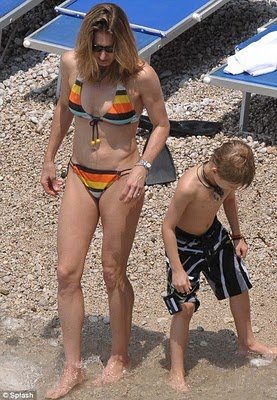Steffi Graf still looks hot in bikini 3