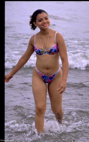 http://media.onsugar.com/files/2011/02/08/4/1443/14438637/73/Indian-Girls-in-Bikini.jpg