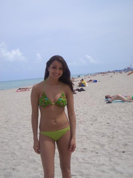http://media.onsugar.com/files/2011/02/08/4/1443/14438637/dd/Indian-Girls-in-Bikini-2.jpg