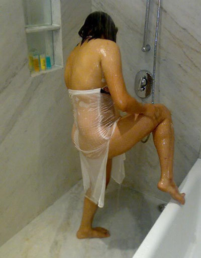 Indian Aunty Nude Bath