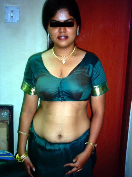 neha Hot Desi Mallu Aunty Photos unhooked blouse showing lingerie