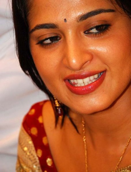 Anushka  Shetty Hot and sexy images, stills, photos and pictures