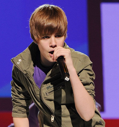 justin bieber 2011 new haircut photo. justin bieber 2011 new haircut