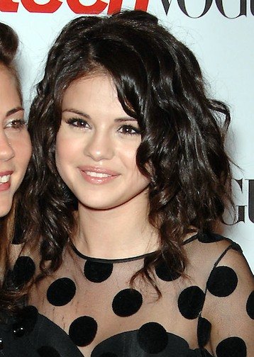 selena gomez long hair 2010. Selena Gomez Medium Short