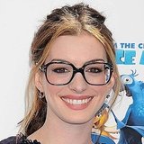Anne Hathaway Goes Nude With Her Nars Lip Colour
