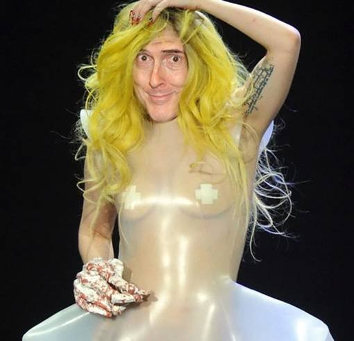 weird al yankovic perform this way. quot;Weird Alquot; Yankovic sebenarnya