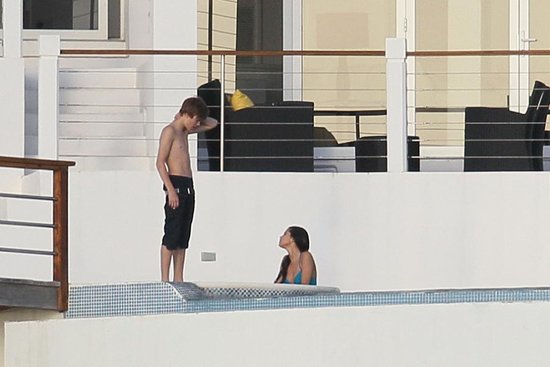 justin bieber selena gomez kissing caribbean. Selena Gomez and Justin Bieber were spotted on the deck of a luxury yacht in