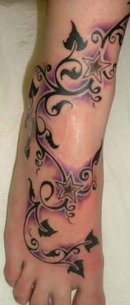 Foottattoofour leaf clover henna swirls tattoo designs for women on foot