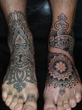 henna tattoo designs for feet. Henna looking foot tattoo