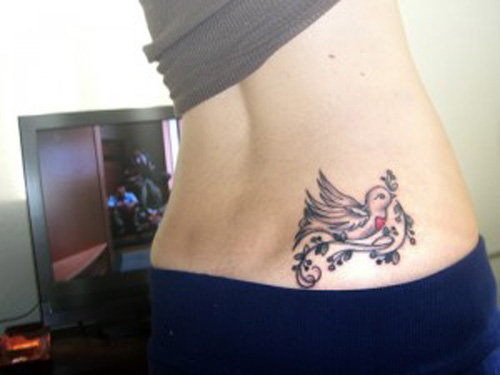 dove tattoo design. tattoos of doves. dove tattoo