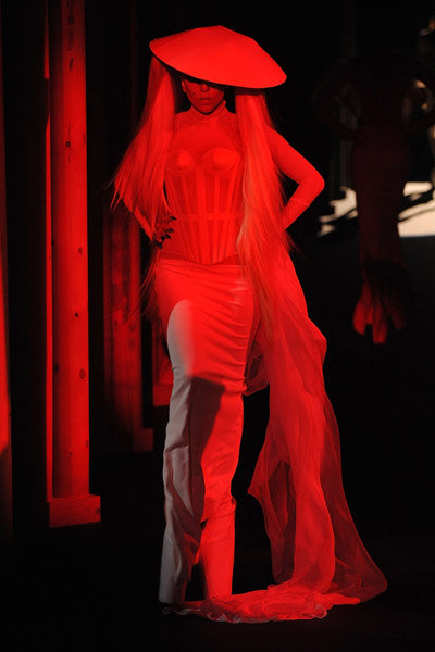 Fashion Show Games  Free on Mugler Fashion Show Gaga  Lady Gaga Made Her Catwalk