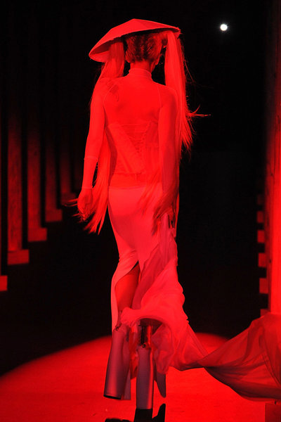 Fashion Show Themes Schoolers on Mugler Fashion Show Gaga Mugler Fashion Show In