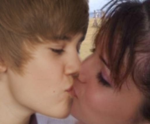 justin bieber kissing a girl in the car. Justin Bieber and Selena Gomez