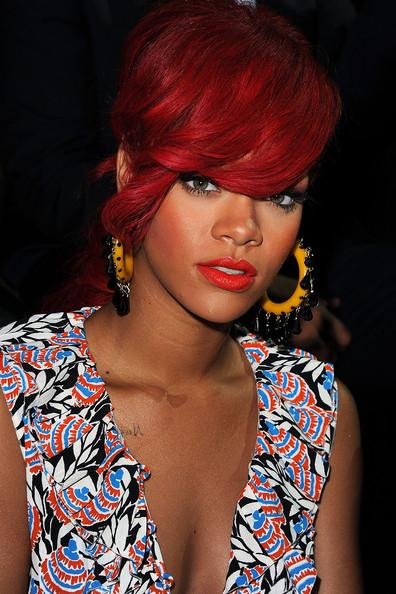 new rihanna hair 2011. Rihanna hairstyle 2011.