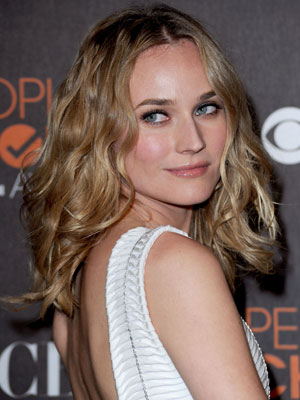 The lovely Diane Kruger arrived on the red carpet with a simple yet dramatic
