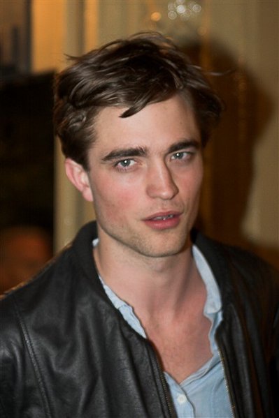 Robert Pattinson Short Hairstyles With Front Layers