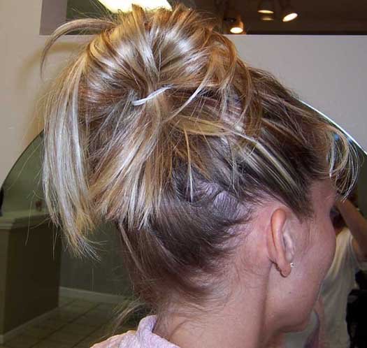 Pictures of how to do the messy bun hairstyles 